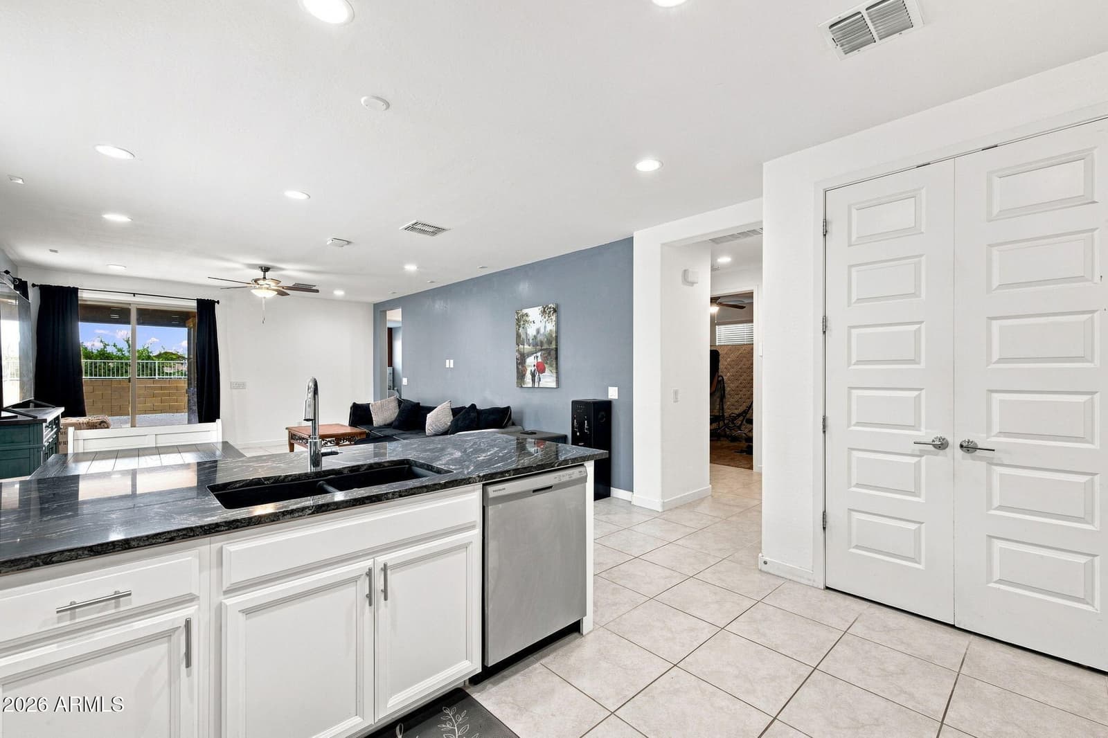 2208 W DUNBAR Drive, Phoenix, AZ 85041 — photo 7 of 34