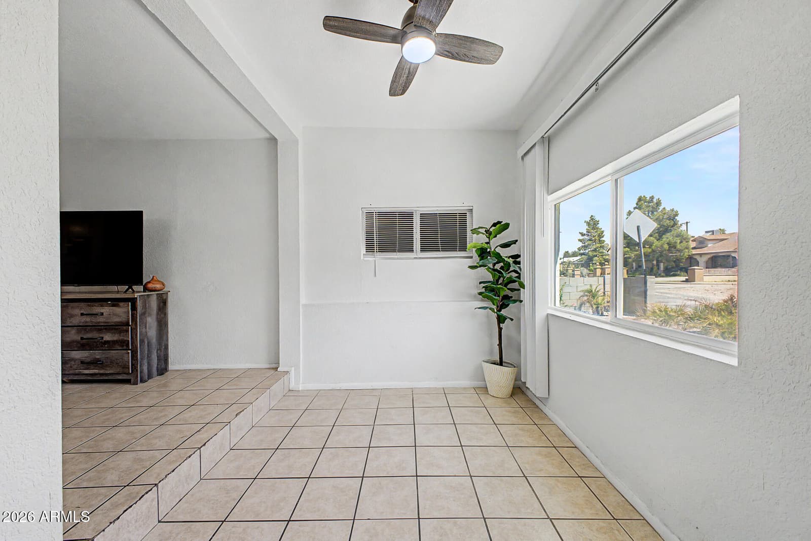 502 W CHAMBERS Street, Phoenix, AZ 85041 — photo 5 of 33