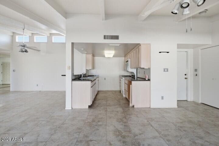 13045 N 8TH Avenue, Phoenix, AZ 85029 — photo 6 of 51