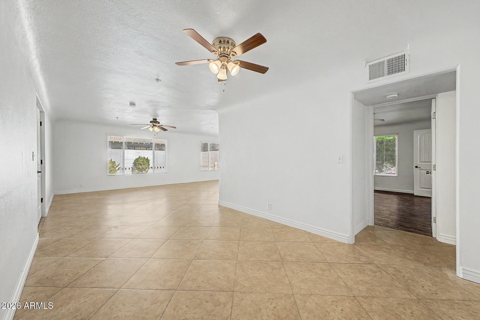 530 E ROSE Lane, Phoenix, AZ 85012 — photo 10 of 50
