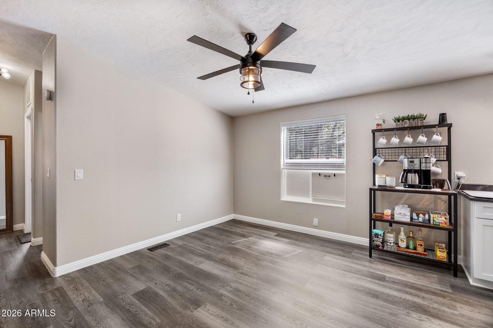 2937 W WHIPPLE, Show Low, AZ 85901 — photo 5 of 32