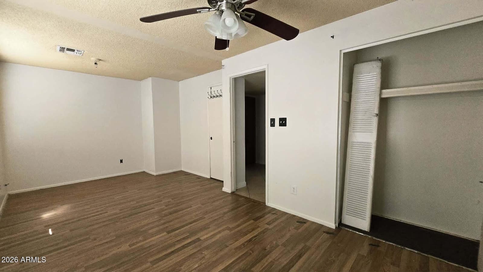 8220 W MEADOWBROOK Avenue, Phoenix, AZ 85033 — photo 14 of 18