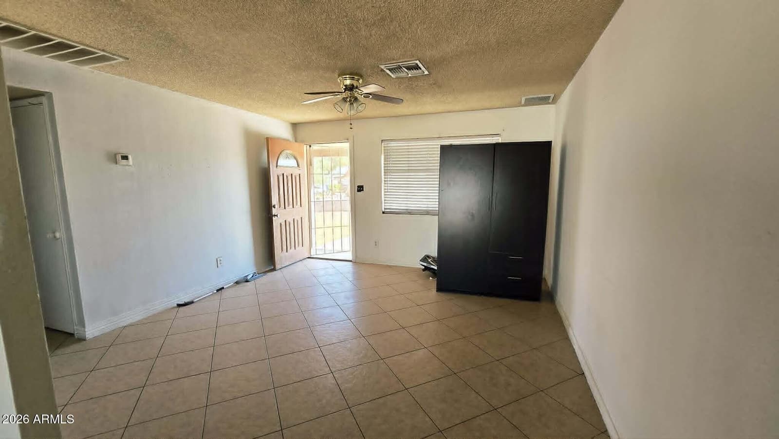 8220 W MEADOWBROOK Avenue, Phoenix, AZ 85033 — photo 6 of 18