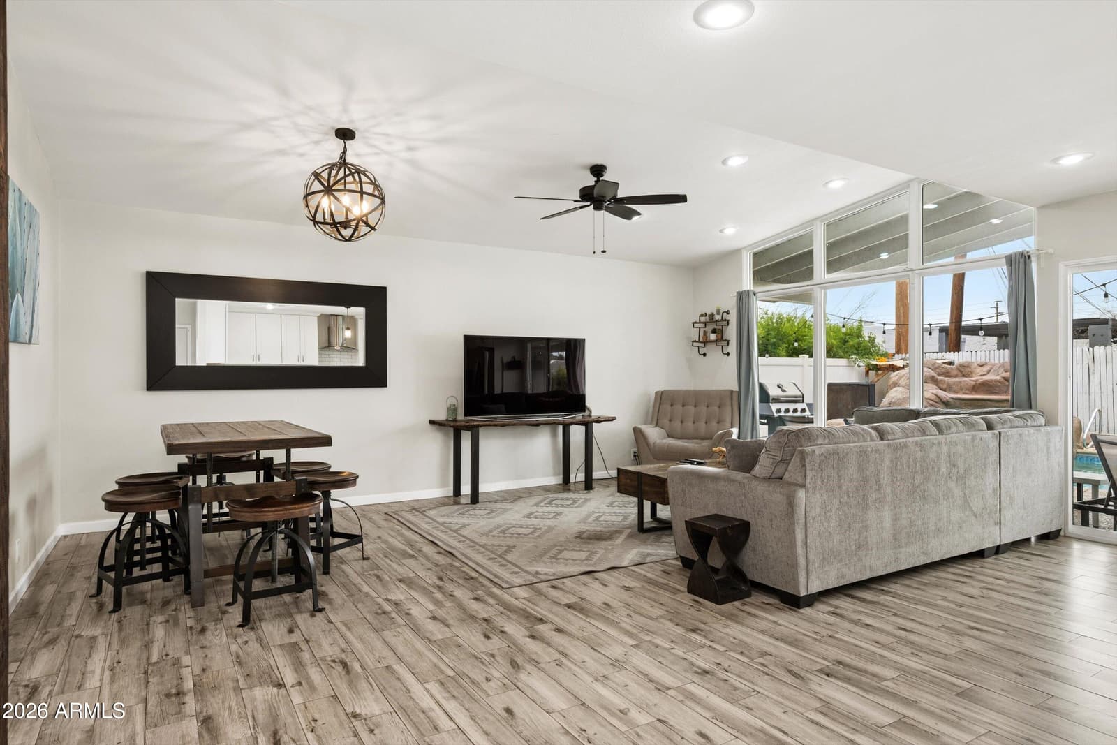 6917 E EARLL Drive, Scottsdale, AZ 85251 — photo 3 of 27