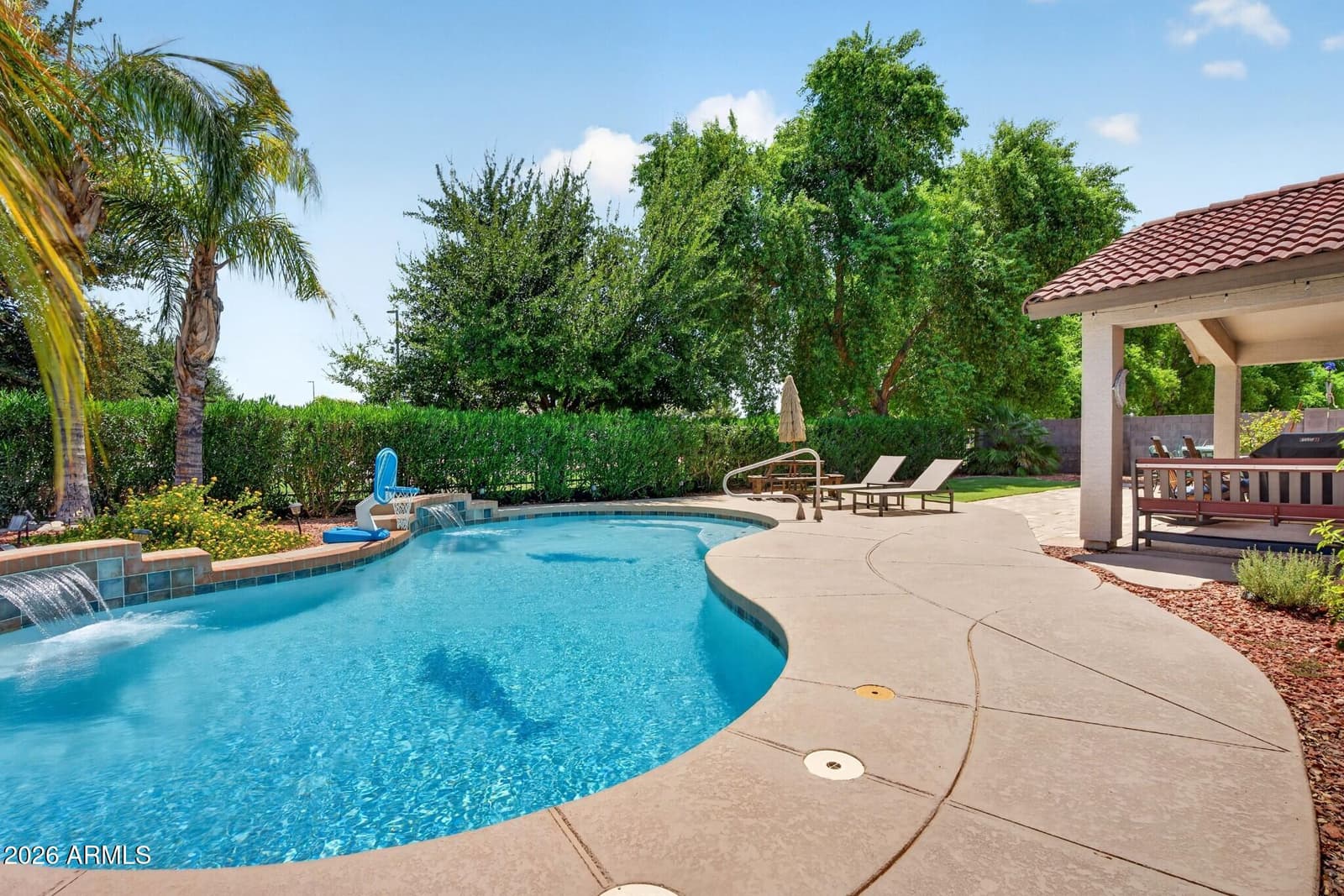 4673 S KIRBY Street, Gilbert, AZ 85297 — photo 1 of 42