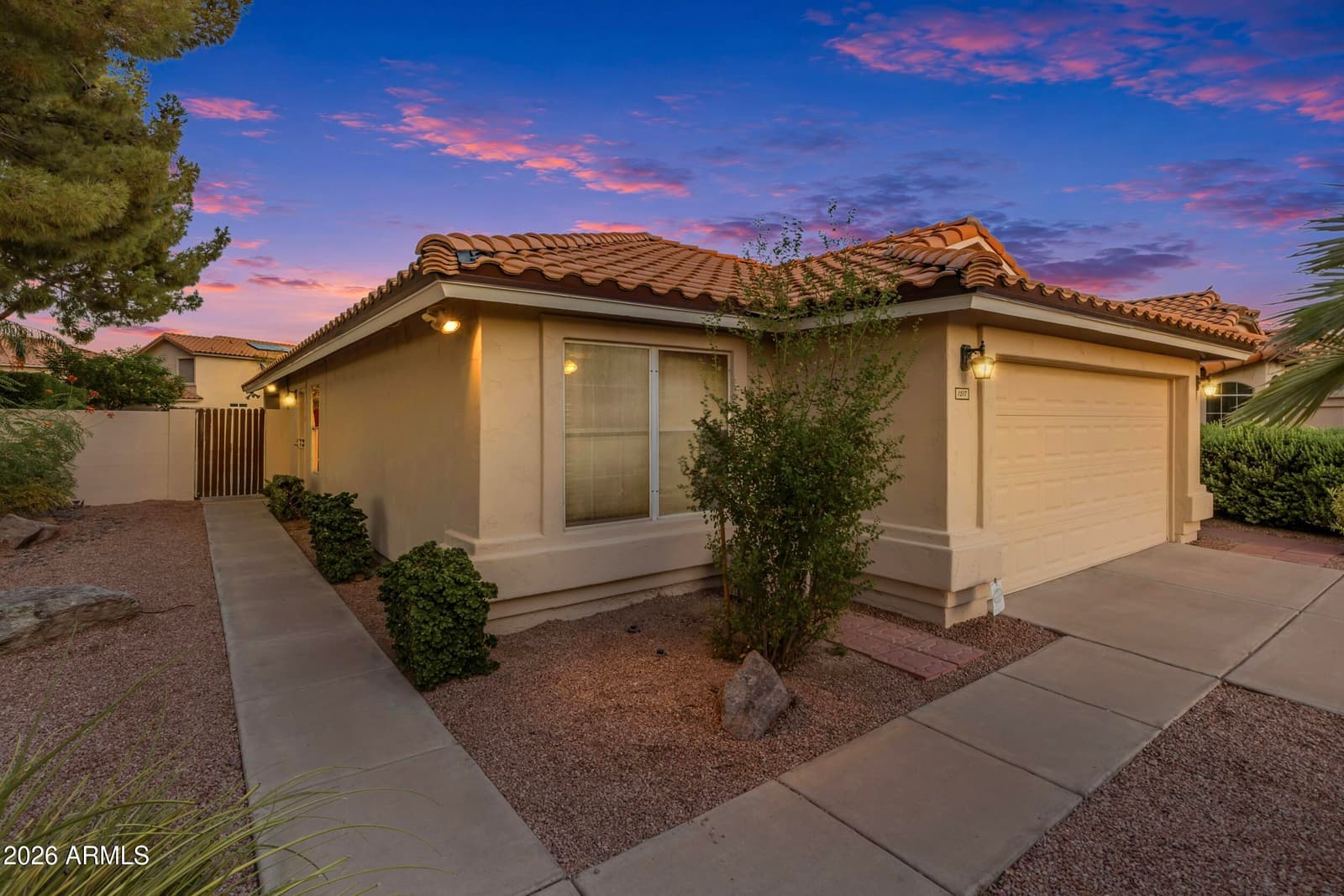 1517 S ASH Drive, Chandler, AZ 85286 — photo 4 of 77