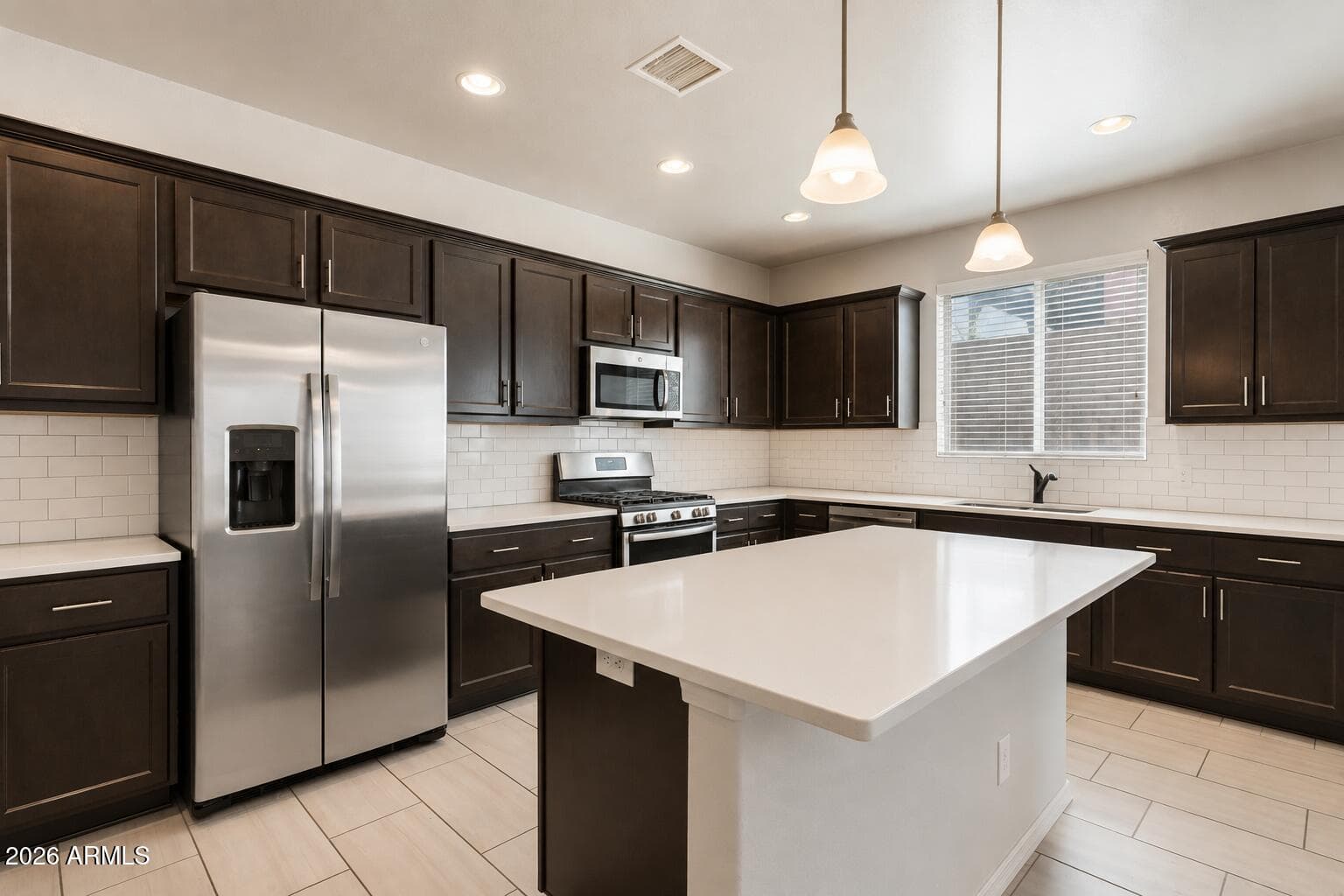1135 MARCHBANKS Drive, Sierra Vista, AZ 85635 — photo 8 of 36