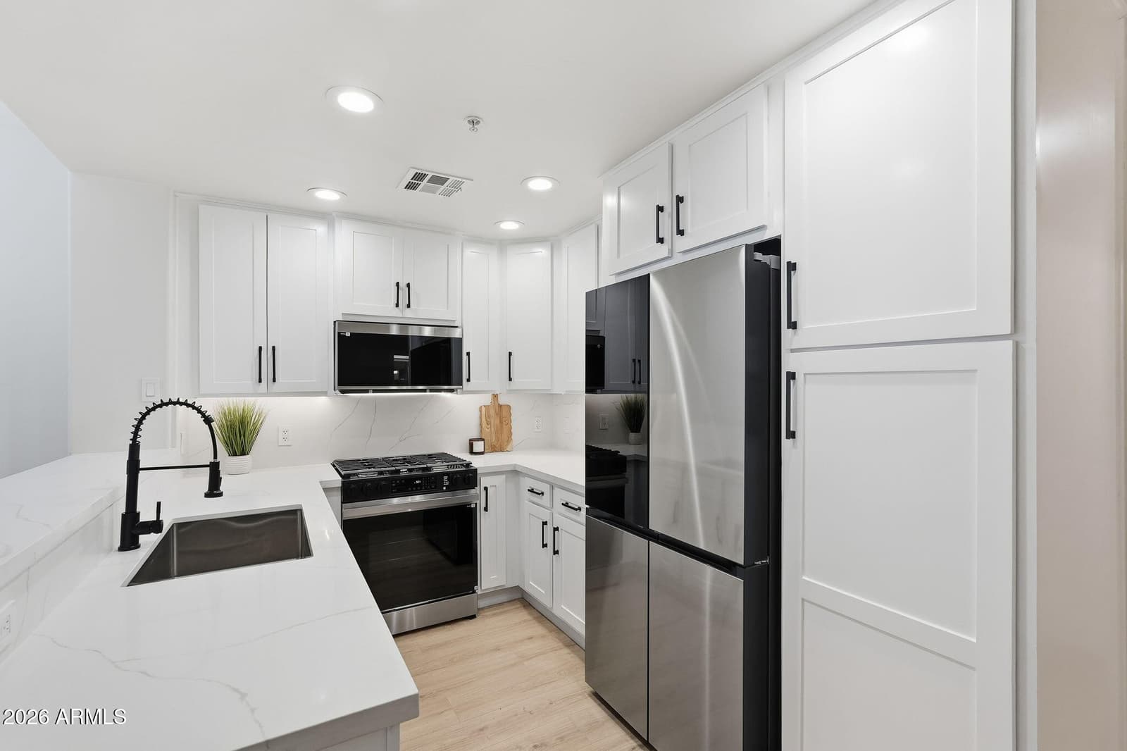 5450 E DEER VALLEY Drive 1200, Phoenix, AZ 85054 — photo 4 of 34