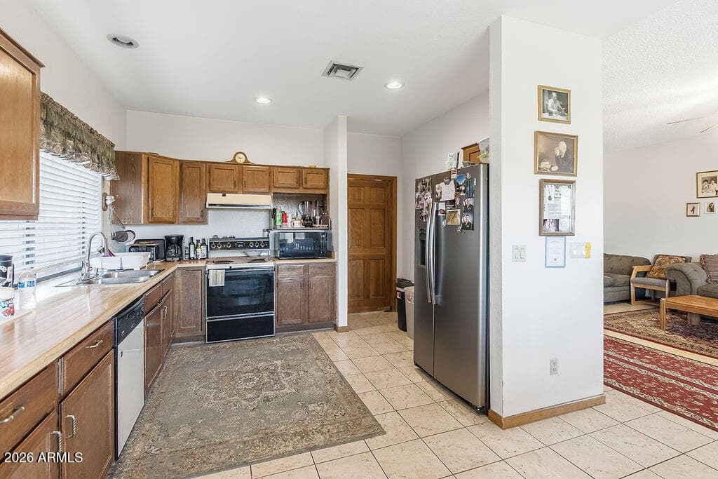 6420 W EVANS Drive, Glendale, AZ 85306 — photo 8 of 22