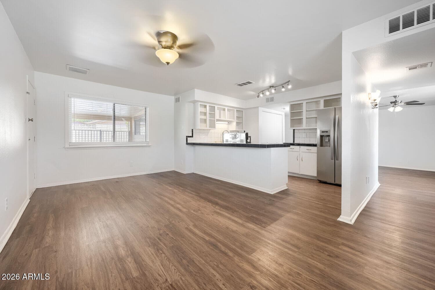 3514 W CARIBBEAN Lane, Phoenix, AZ 85053 — photo 4 of 28