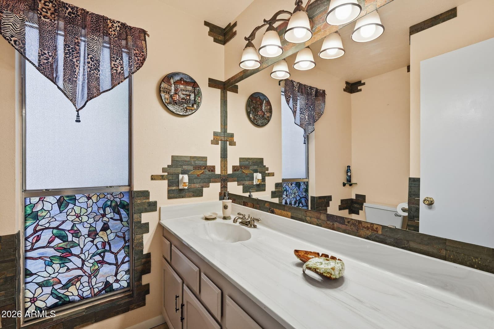 506 E KERRY Lane, Phoenix, AZ 85024 — photo 12 of 47