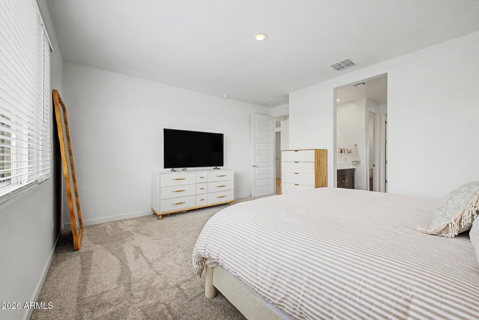 8054 E PALOMA Avenue, Mesa, AZ 85212 — photo 12 of 32
