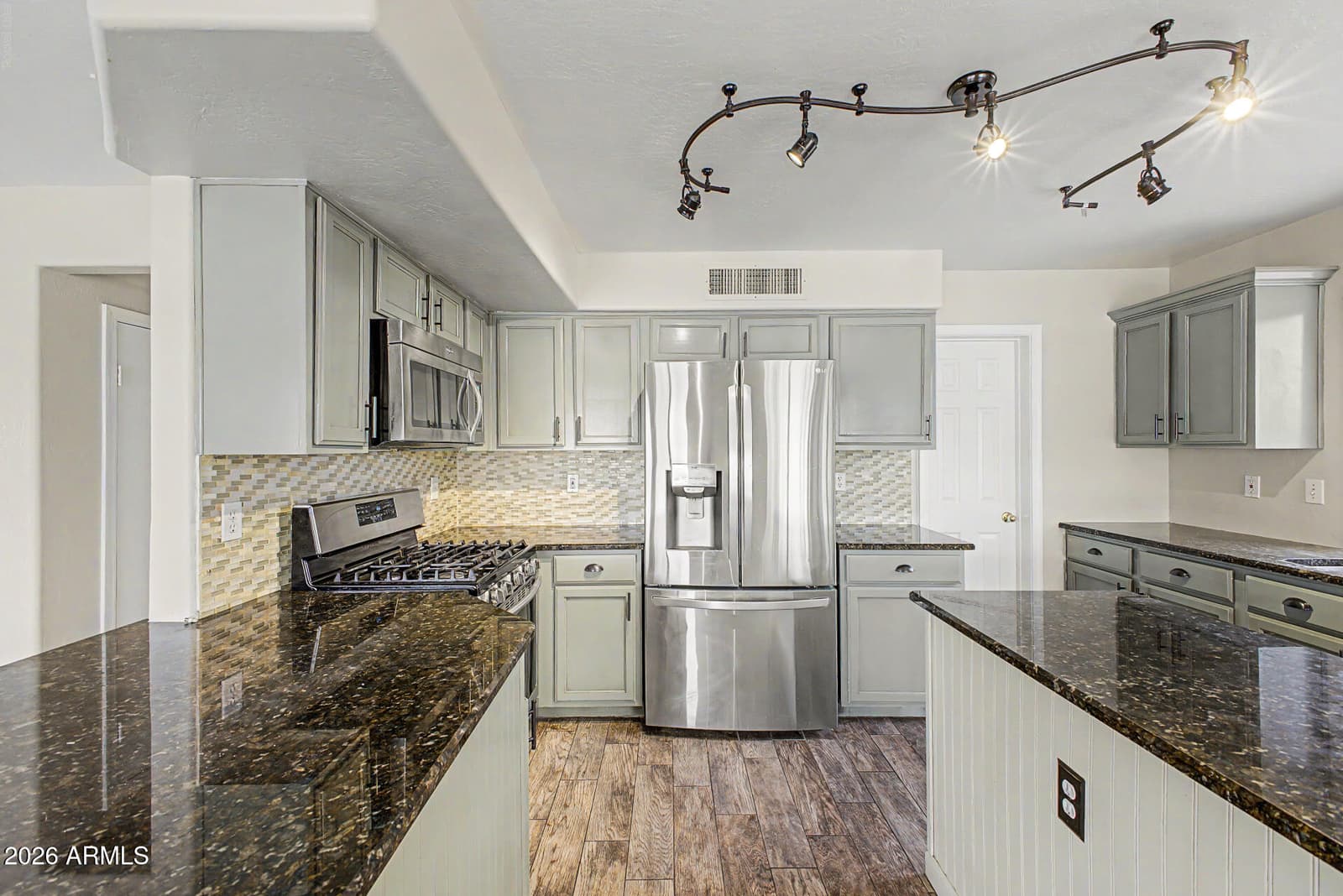 2712 S SAWYER Circle, Mesa, AZ 85209 — photo 11 of 60