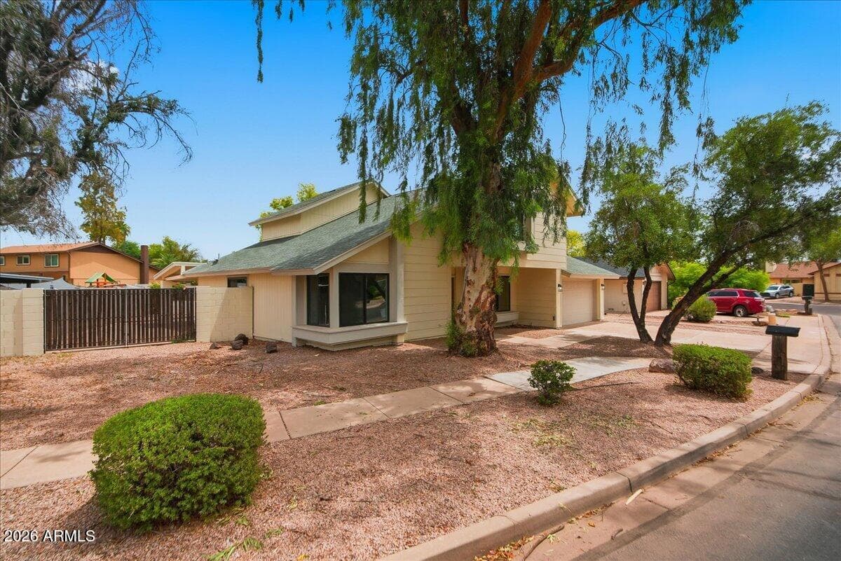 1865 S Ash Circle, Mesa, AZ 85202 — photo 3 of 43