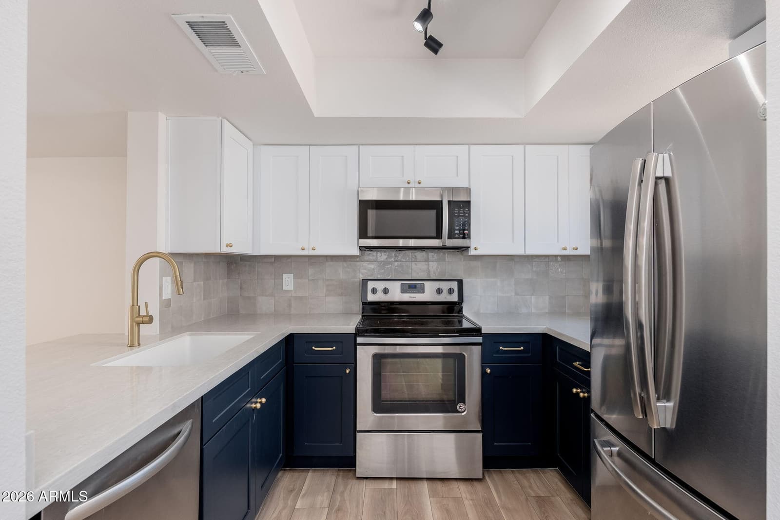 1601 W Sunnyside Drive 121, Phoenix, AZ 85029 — photo 5 of 36