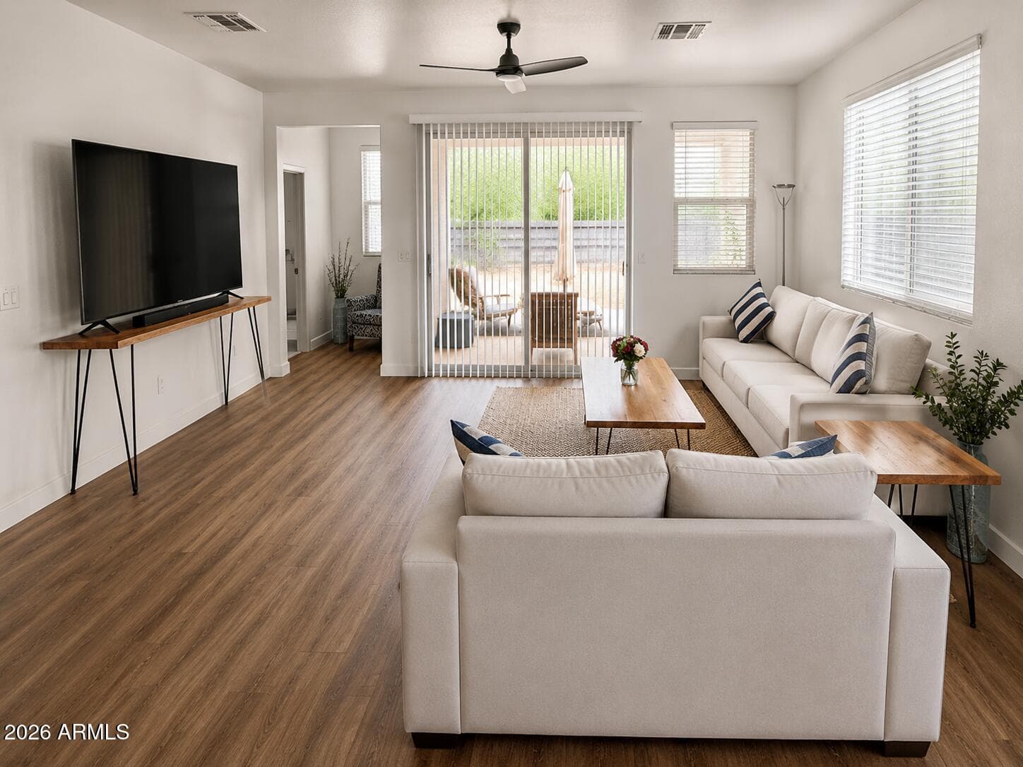 2334 E LEVI Drive, Phoenix, AZ 85040 — photo 5 of 35