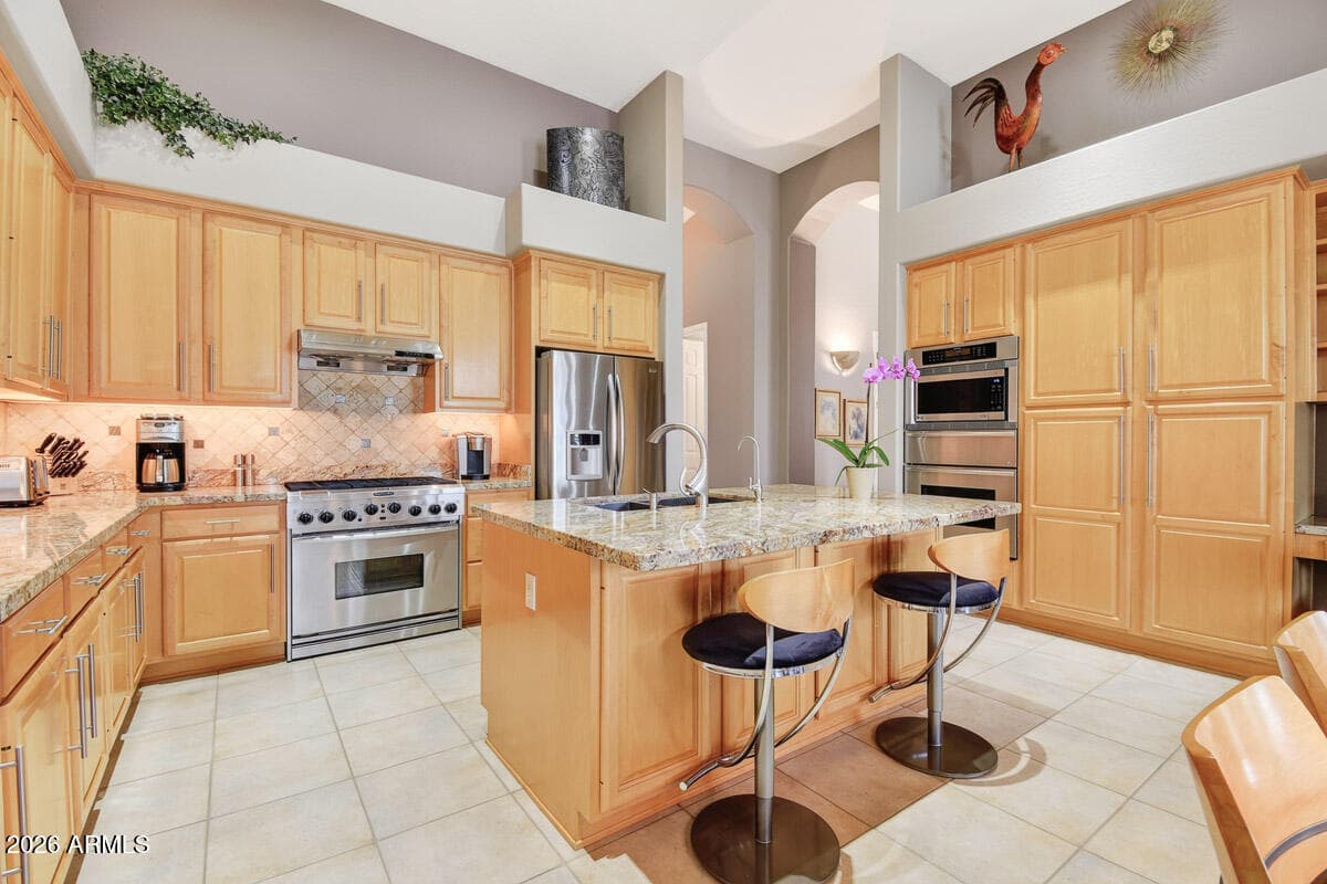 1047 W ARMSTRONG Way, Chandler, AZ 85286 — photo 8 of 60