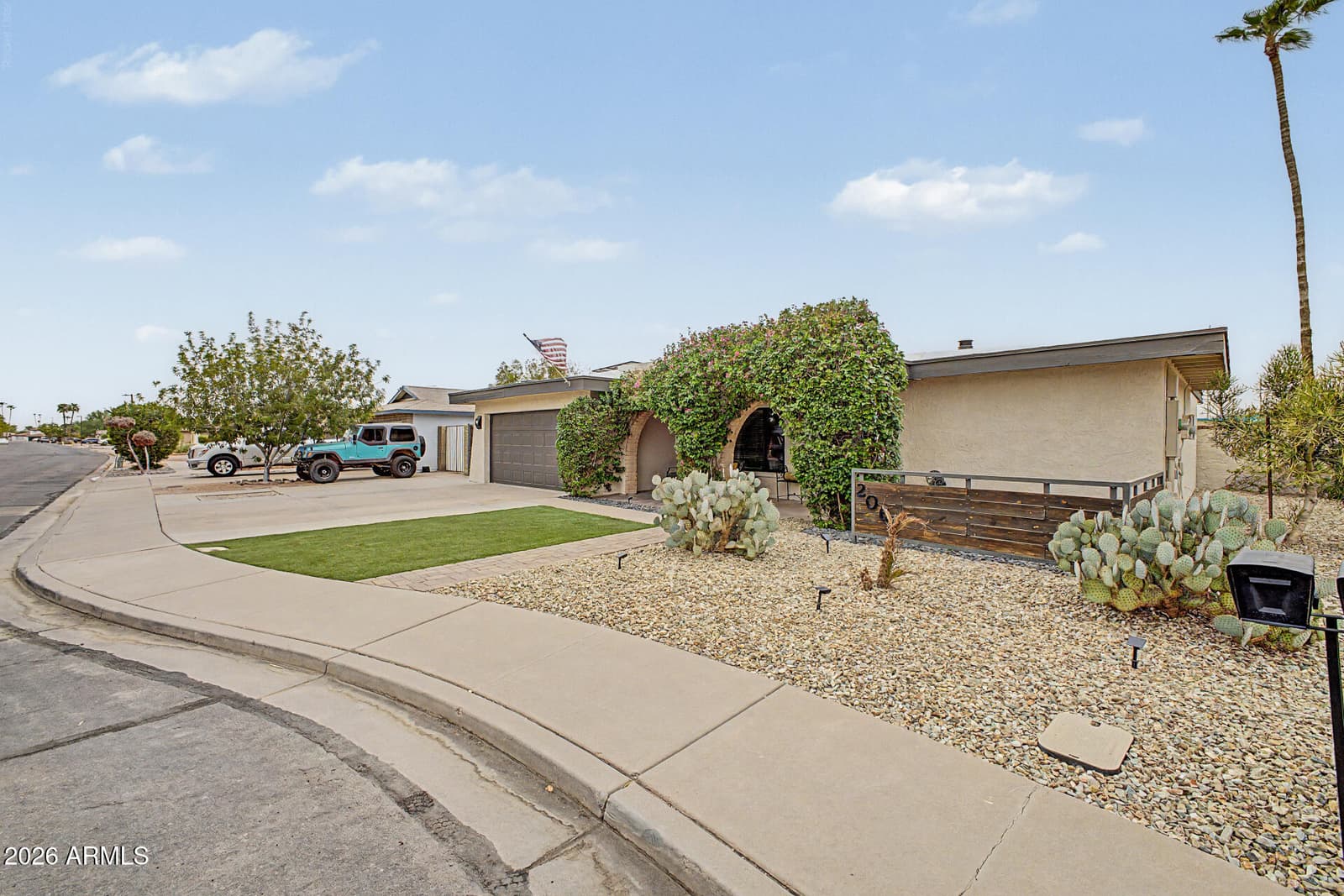 2064 S Noche De Paz Street, Mesa, AZ 85202 — photo 5 of 37