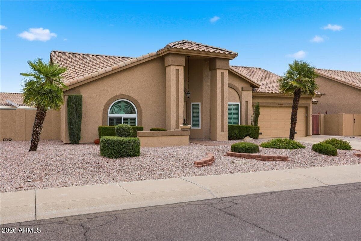 8811 W KIMBERLY Way, Peoria, AZ 85382 — photo 8 of 44