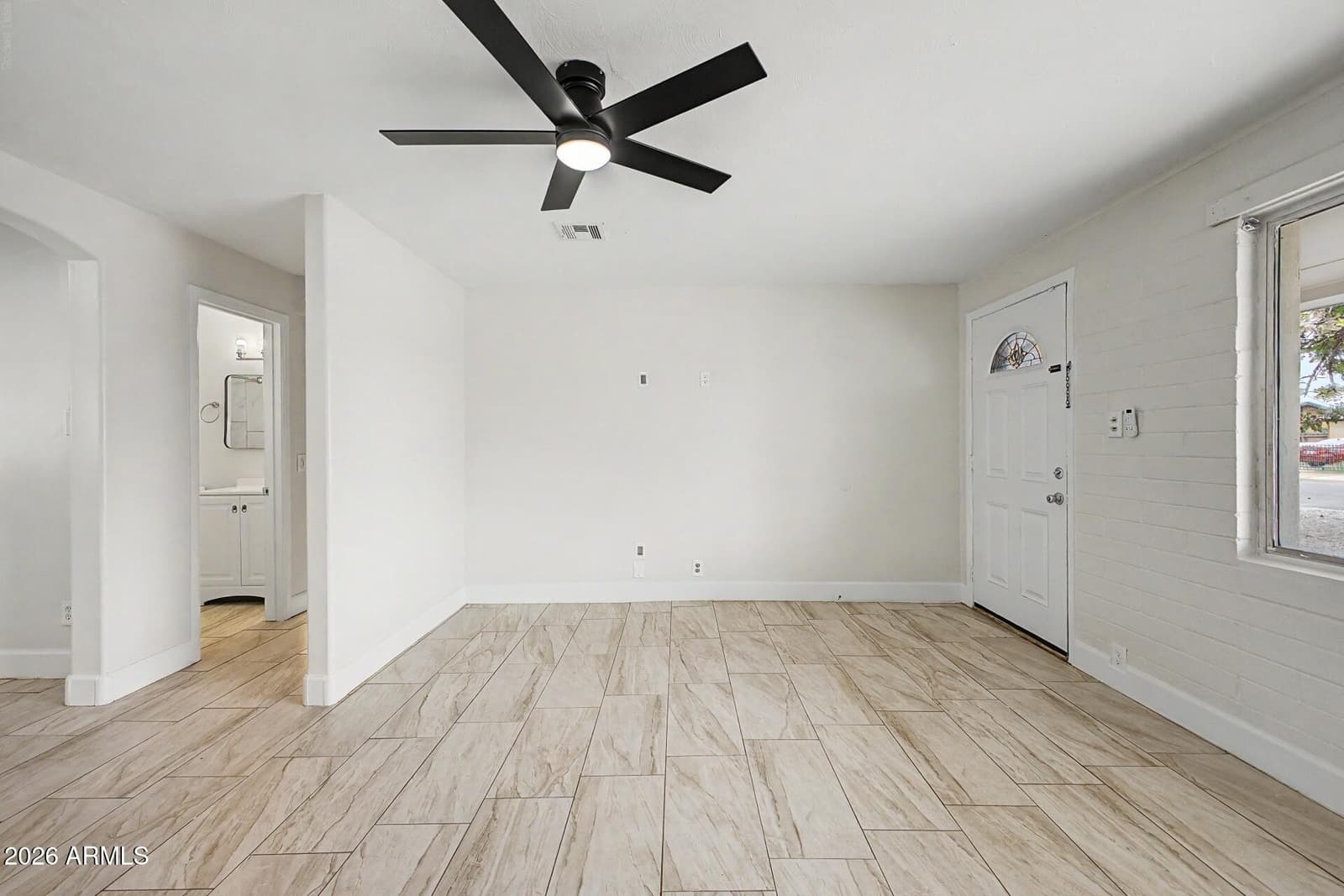 10633 N 17TH Avenue, Phoenix, AZ 85029 — photo 5 of 29