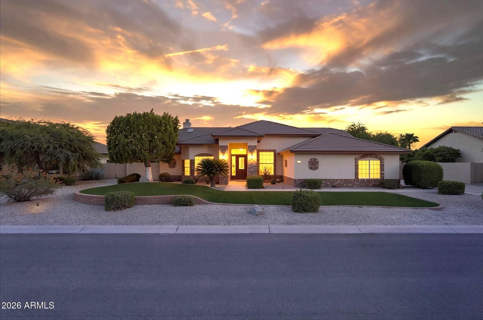 4637 W MISTY WILLOW Lane, Glendale, AZ 85310 — photo 1 of 27