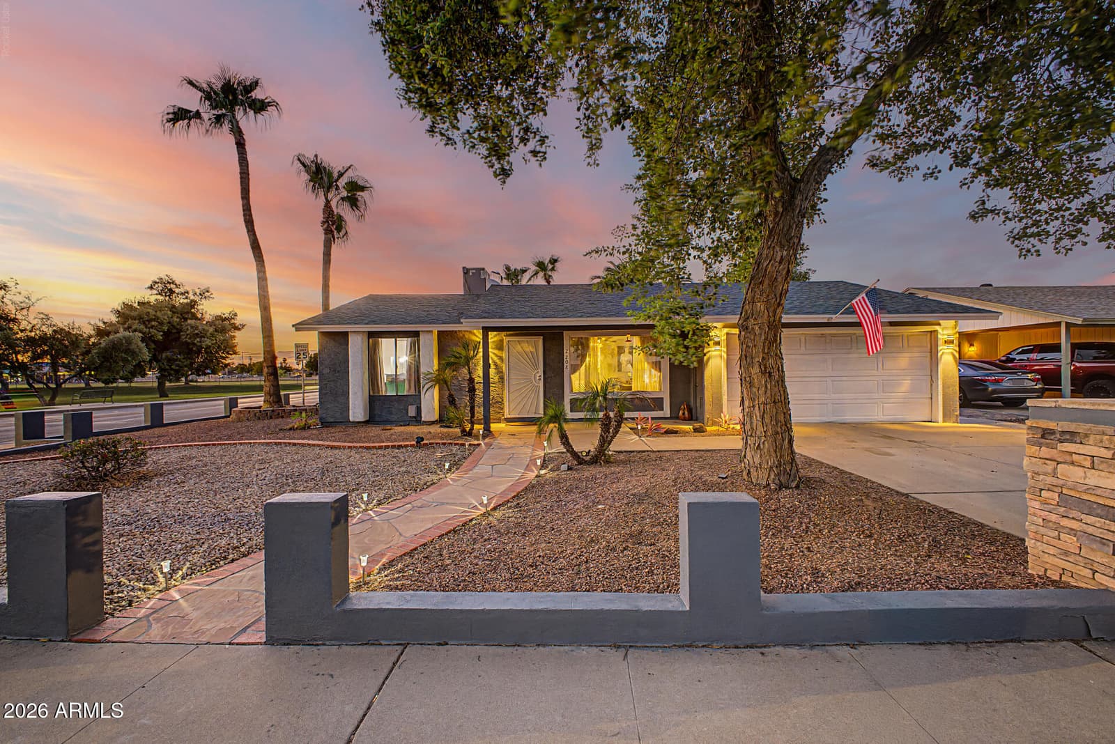 2208 W SILVERGATE Drive, Chandler, AZ 85224 — photo 4 of 57