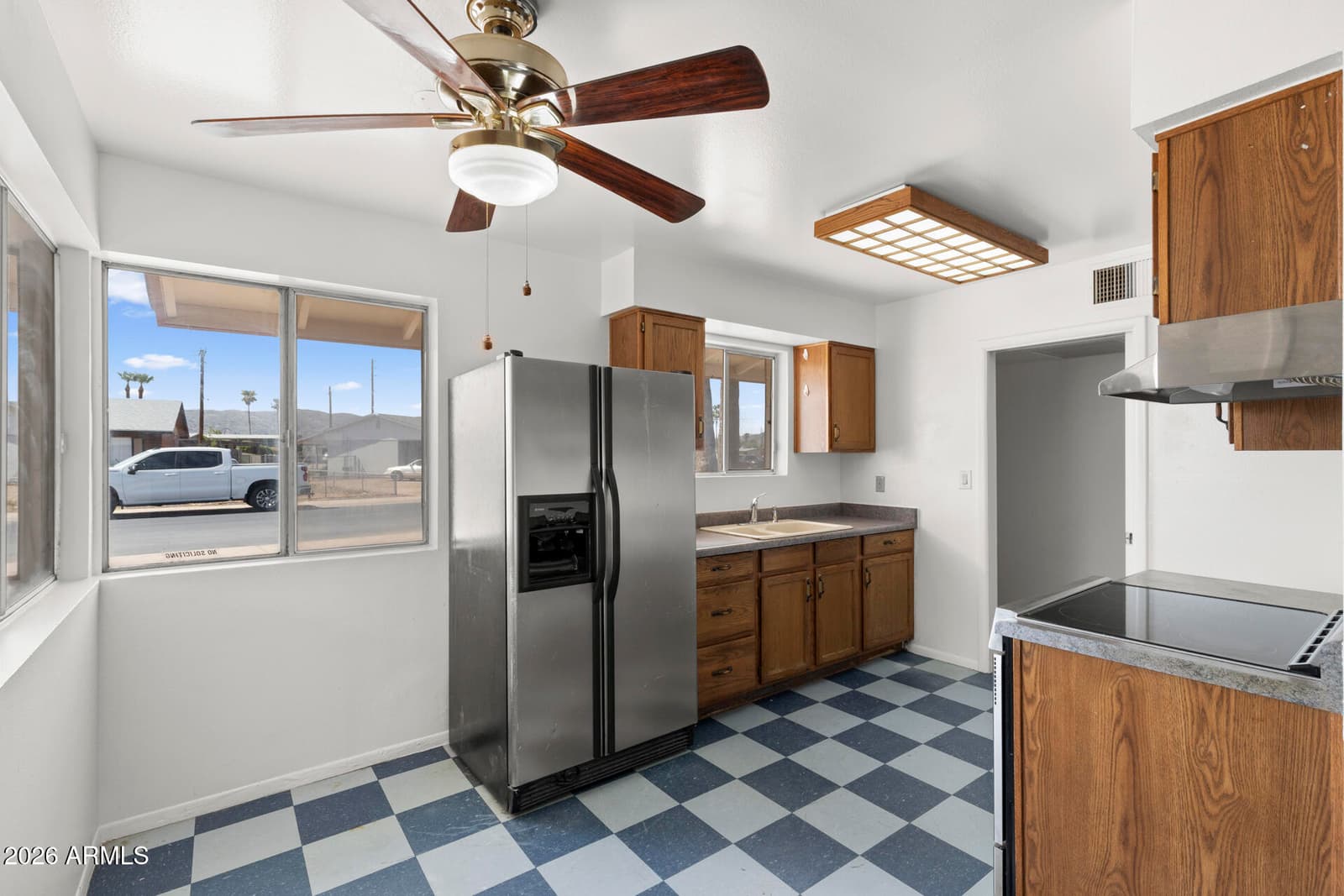2242 E CHIPMAN Road, Phoenix, AZ 85040 — photo 7 of 25