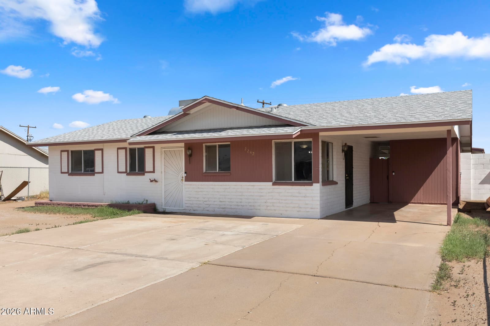 2242 E CHIPMAN Road, Phoenix, AZ 85040 — photo 2 of 25