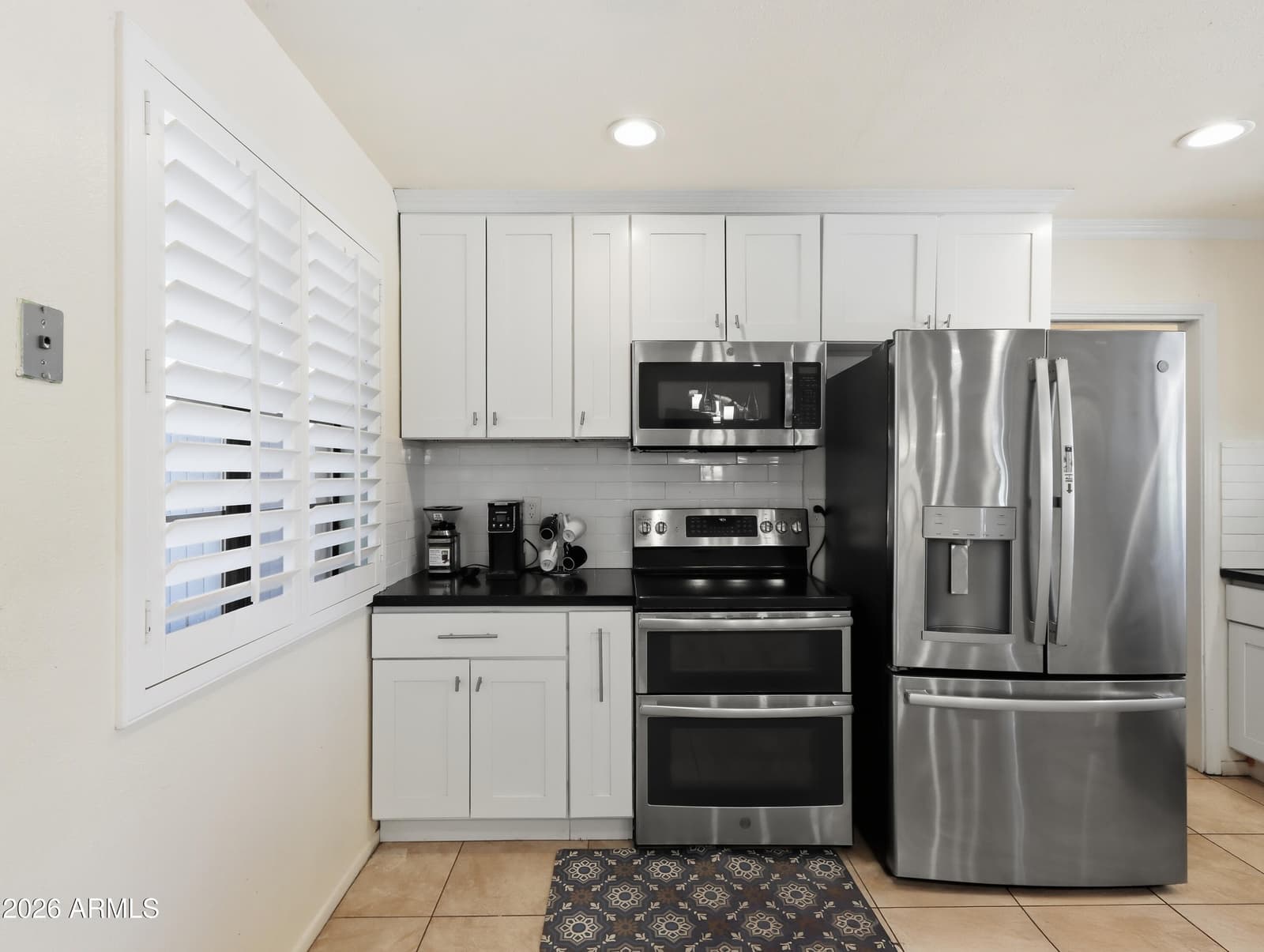3048 E SIERRA Street, Phoenix, AZ 85028 — photo 8 of 33