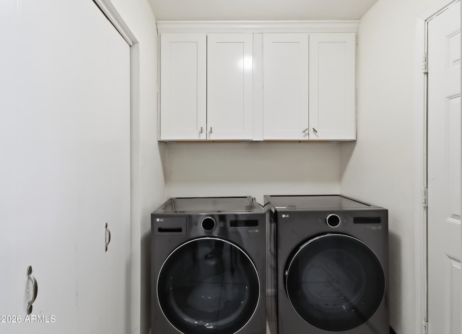 3048 E SIERRA Street, Phoenix, AZ 85028 — photo 10 of 33