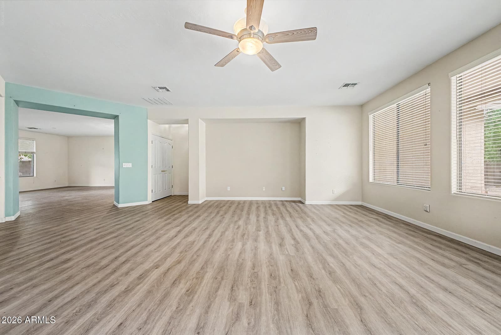 4037 W KELTON Avenue, Phoenix, AZ 85053 — photo 13 of 44