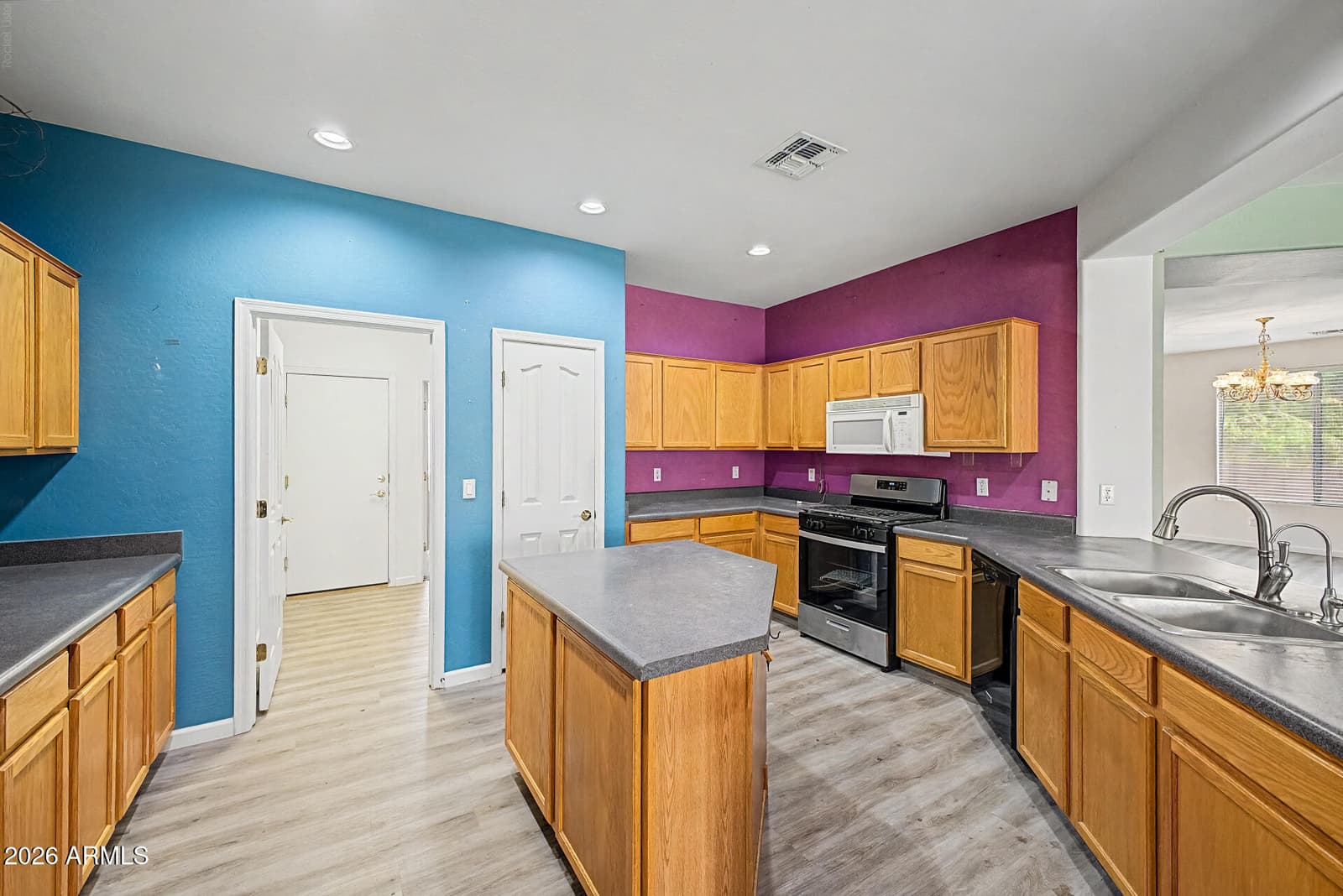 4037 W KELTON Avenue, Phoenix, AZ 85053 — photo 17 of 44