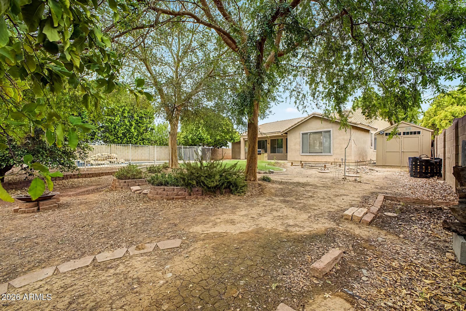 4037 W KELTON Avenue, Phoenix, AZ 85053 — photo 42 of 44