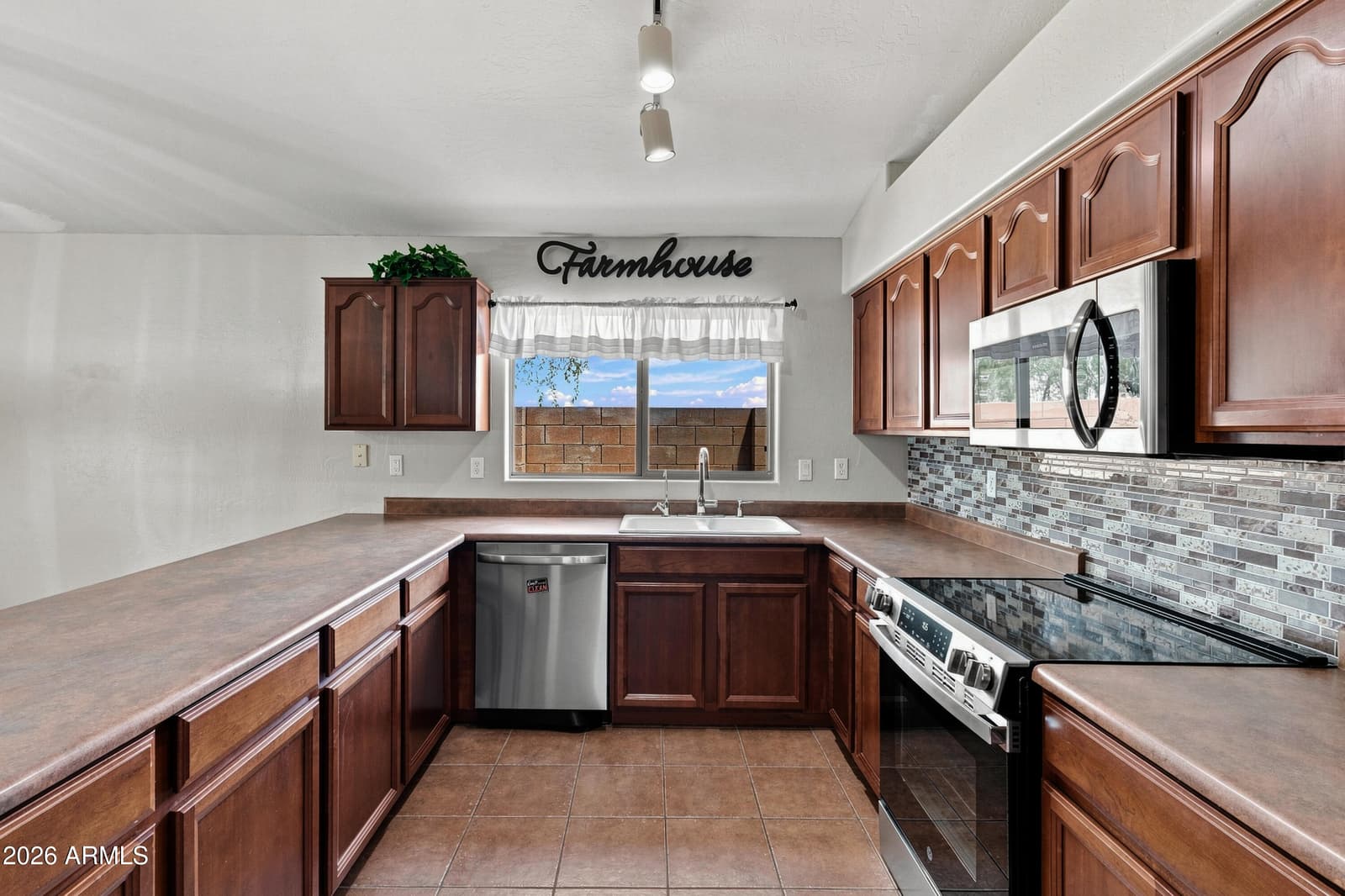 25510 W PIONEER Street, Buckeye, AZ 85326 — photo 11 of 37