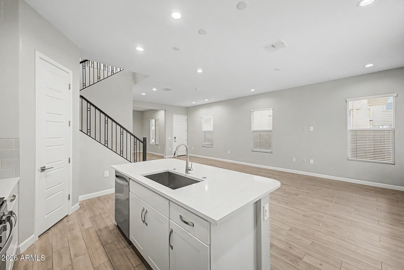 5054 E ANDERSON Drive, Scottsdale, AZ 85254 — photo 13 of 42
