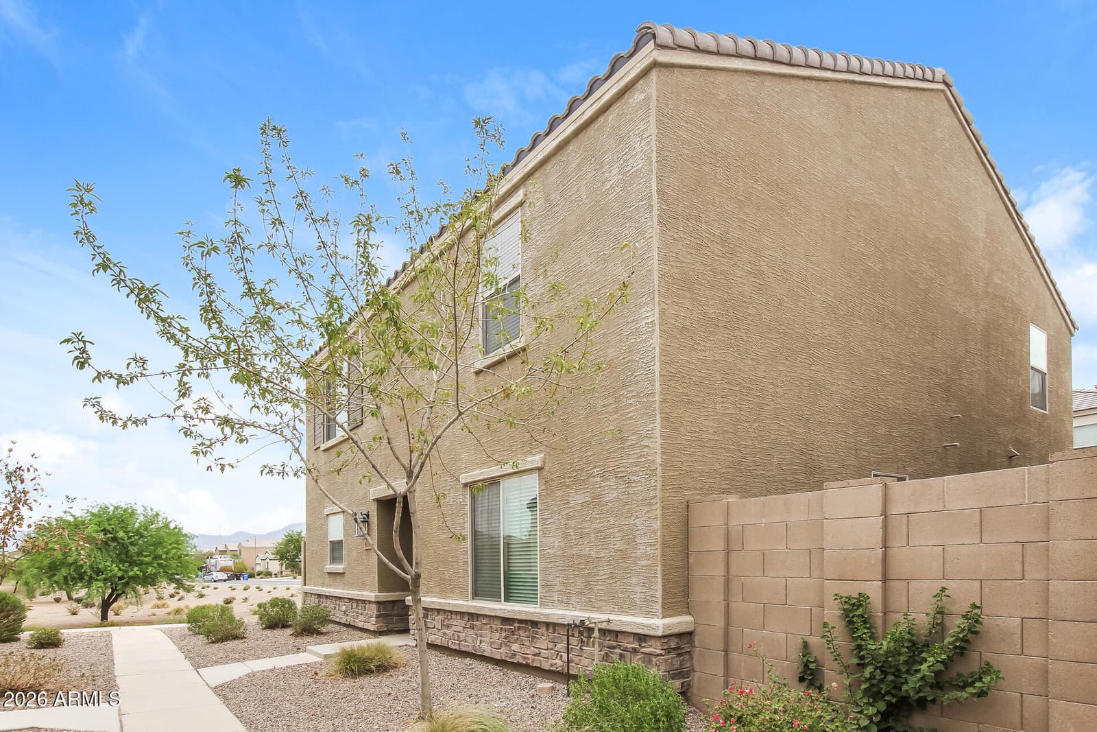 8235 W ODEUM Lane, Phoenix, AZ 85043 — photo 2 of 27