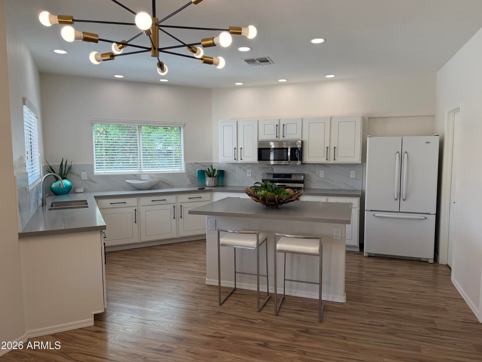 4041 E TETHER Trail, Phoenix, AZ 85050 — photo 4 of 27