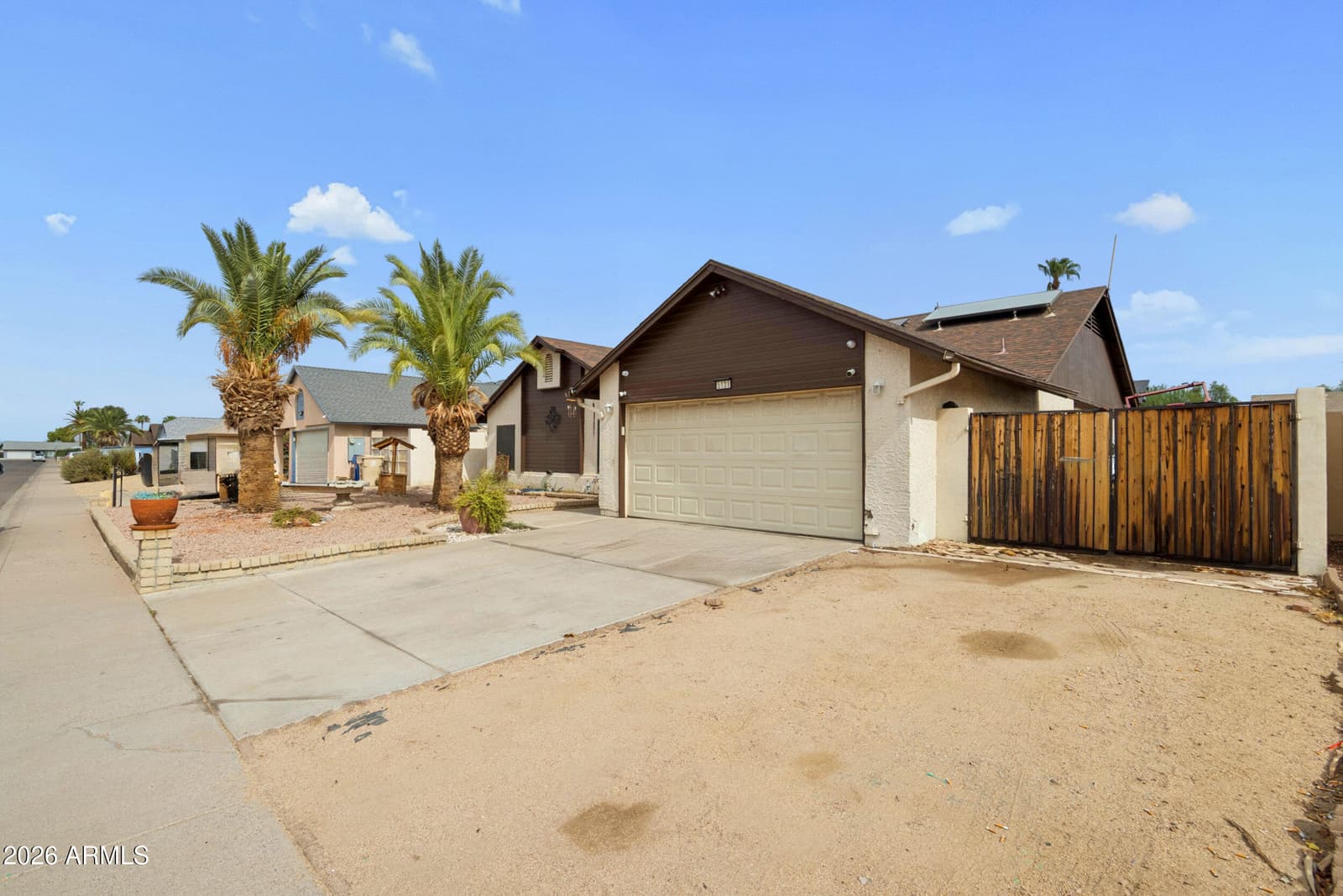 5138 W DIANA Avenue, Glendale, AZ 85302 — photo 6 of 40