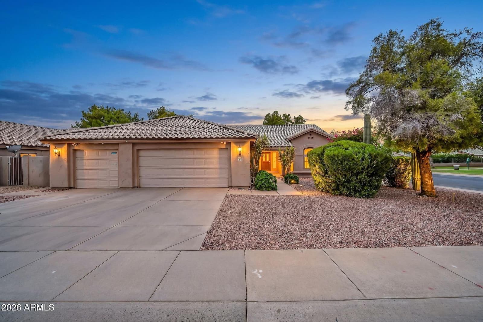 724 N ASH Drive, Chandler, AZ 85224 — photo 6 of 54