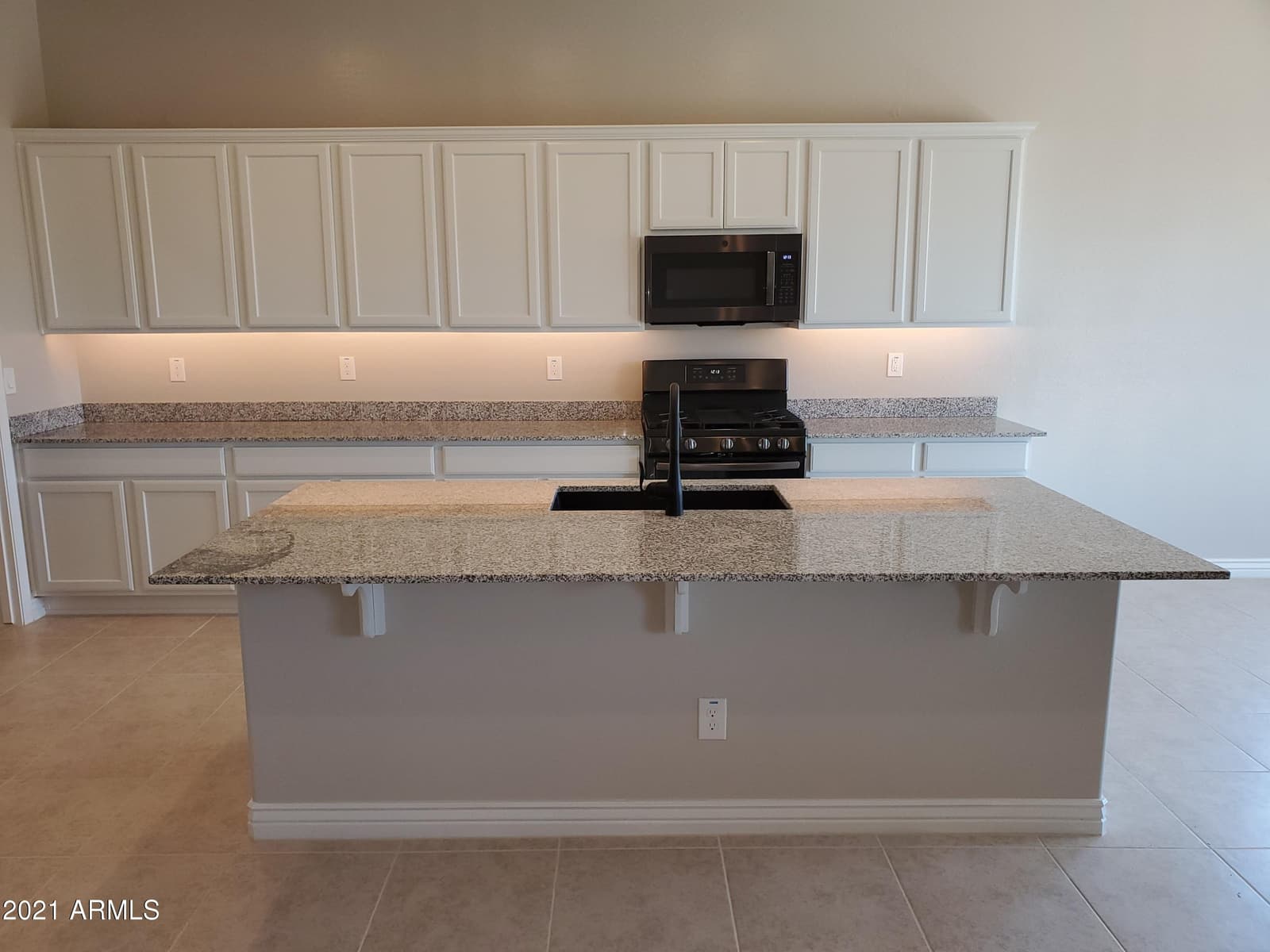 8537 W MYRTLE Avenue, Glendale, AZ 85305 — photo 8 of 13