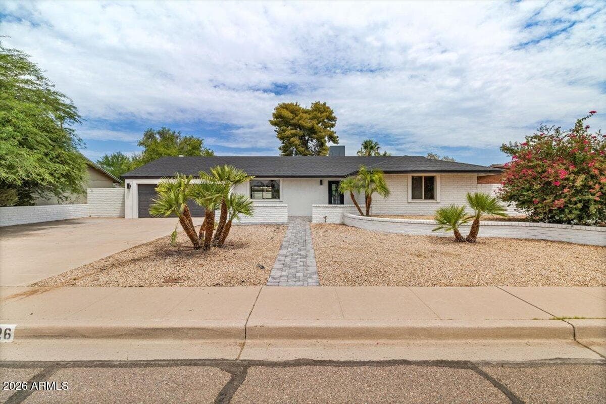 3926 E LAUREL Lane, Phoenix, AZ 85028 — photo 2 of 29