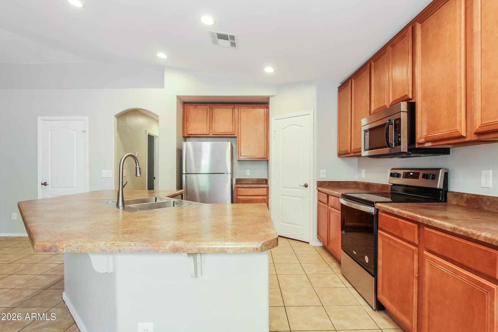 2537 W DARREL Road, Phoenix, AZ 85041 — photo 8 of 15