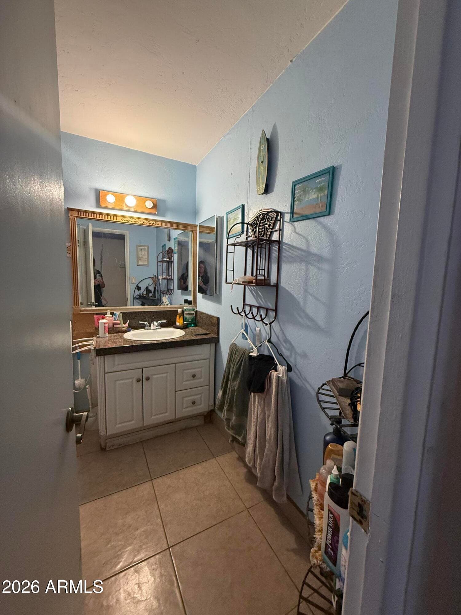 4120 W KRALL Street, Phoenix, AZ 85019 — photo 5 of 32