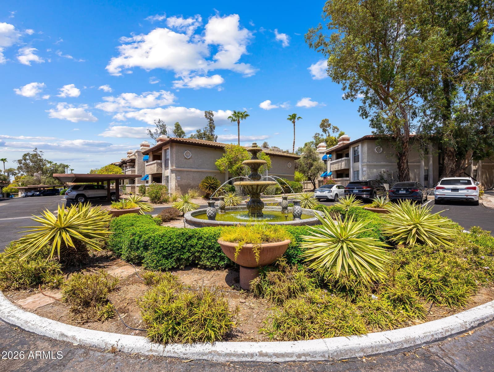 7557 N DREAMY DRAW Drive 154, Phoenix, AZ 85020 — photo 1 of 28