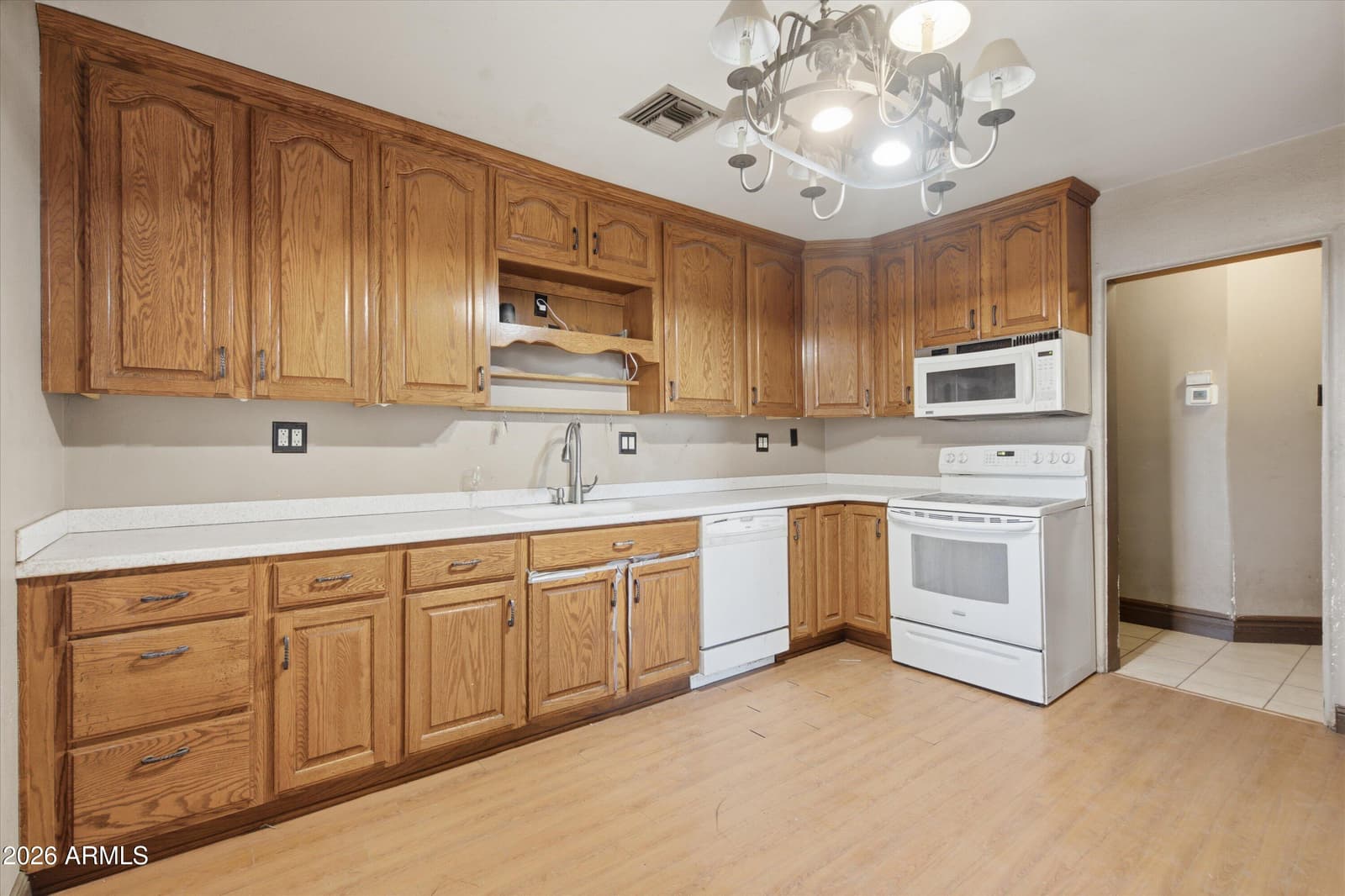 2744 W MARYLAND Avenue, Phoenix, AZ 85017 — photo 5 of 26