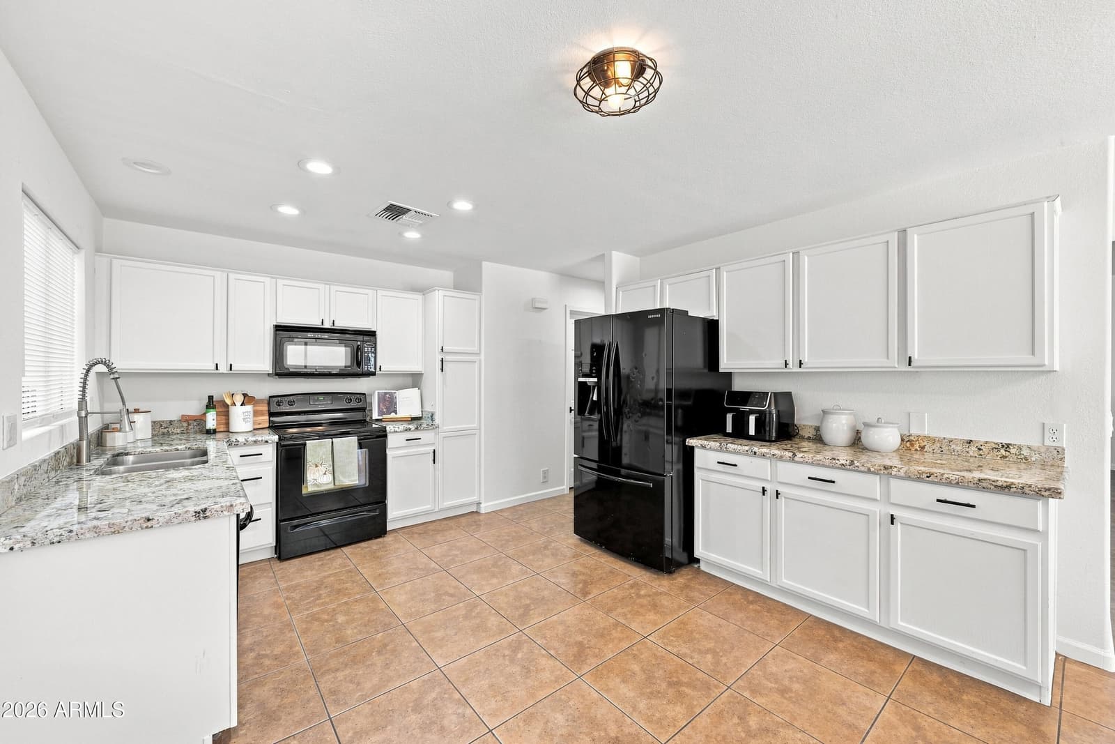 2914 E WINDSONG Drive, Phoenix, AZ 85048 — photo 11 of 27
