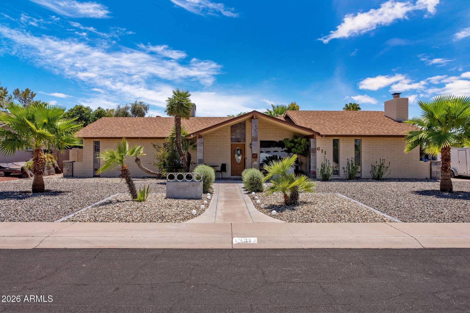 611 E CANTERBURY Lane, Phoenix, AZ 85022 — photo 1 of 33