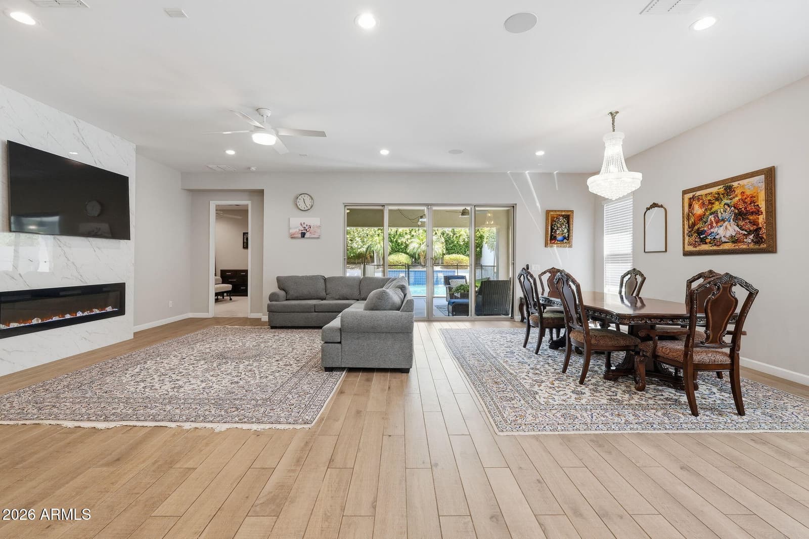 6620 E LIBBY Street, Phoenix, AZ 85054 — photo 4 of 51