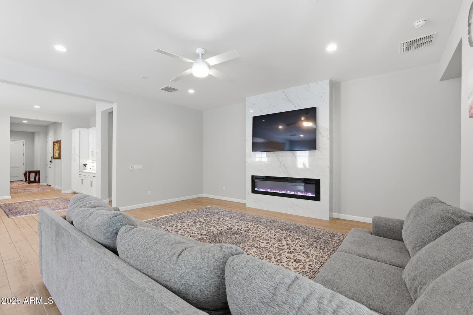 6620 E LIBBY Street, Phoenix, AZ 85054 — photo 9 of 51