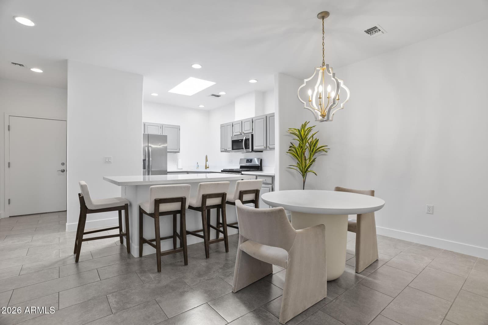 3221 N 37TH Street 18, Phoenix, AZ 85018 — photo 8 of 27
